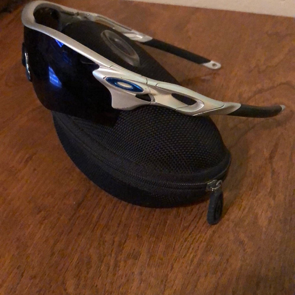 Oakley Radar Locks
